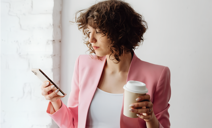 Hybrid Customer Experience Banking