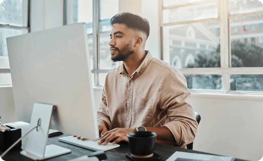 Customer continuing a support interaction seamlessly after an AI-to-human handoff with full context.