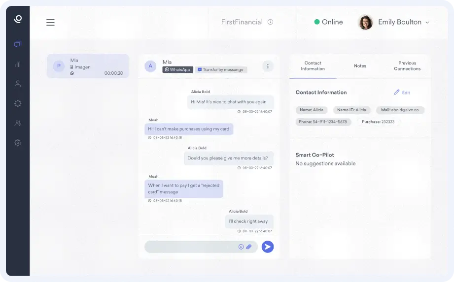 Live chat interface showing a customer conversation with agent tools and customer details on the side.